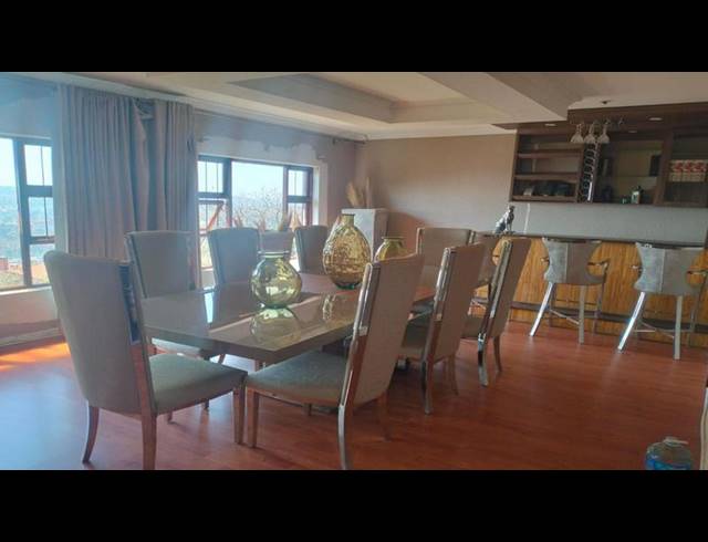 6 BEDROOM HOUSE FOR SALE IN ROODEKRANS